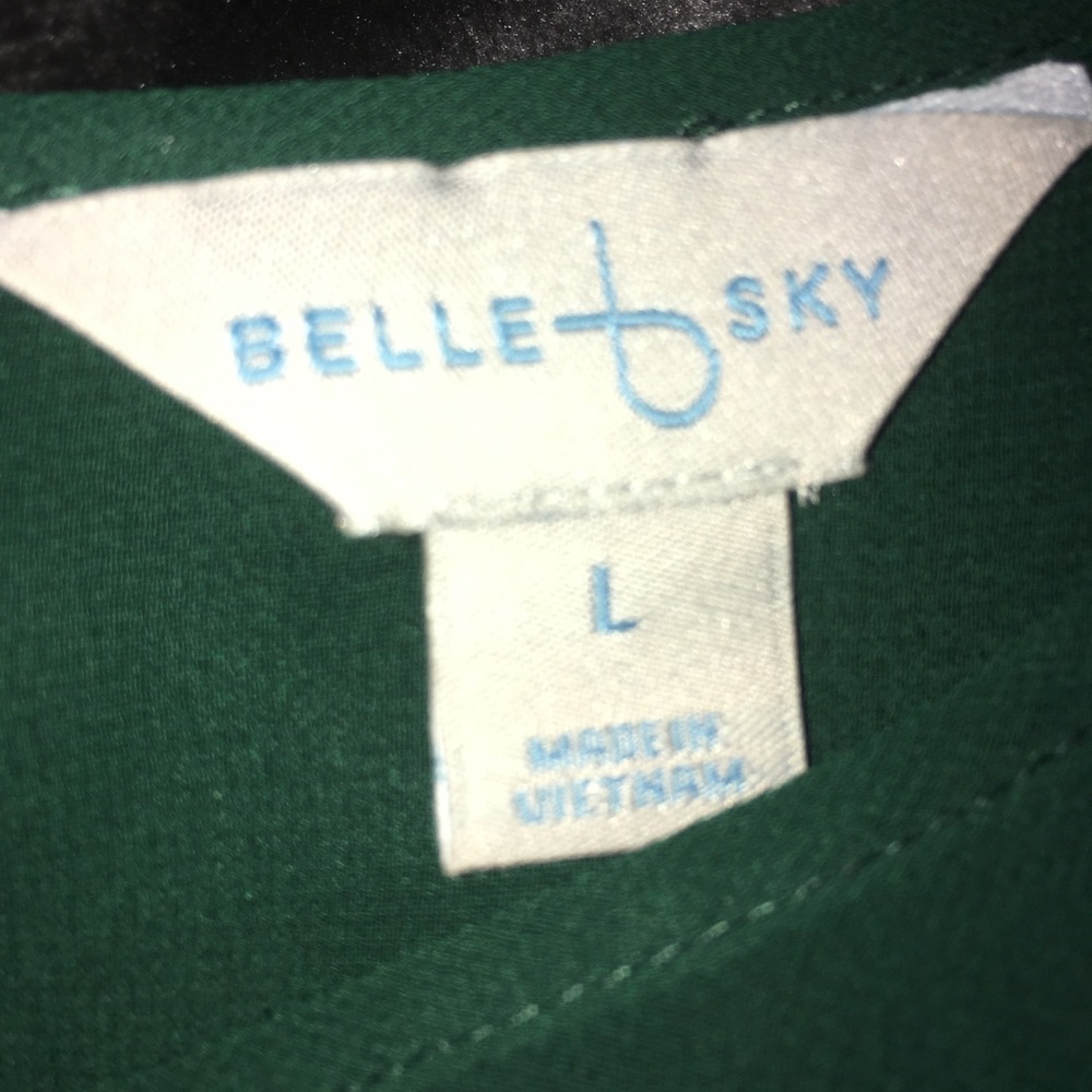 Ladies green blouse. NWT - Picture 3 of 3